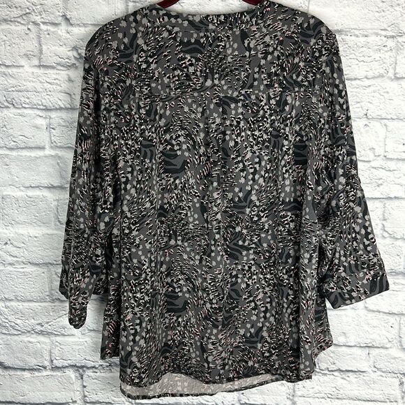 Torrid Top Gray Black Pink Print Popover Blouse 3/4 Roll Tab Sleeves Size 2X - Picture 7 of 7